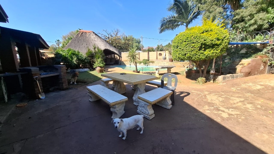 4 Bedroom Property for Sale in Oos Einde North West